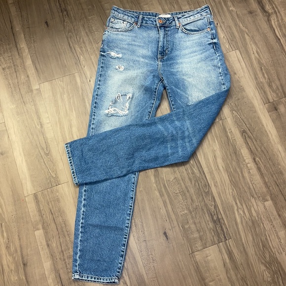 Forever 21 distressed denim - Picture 2 of 4